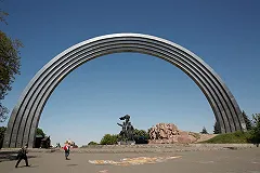 Украинцев призвали оборвать контакты с родными из России ради спасения страны