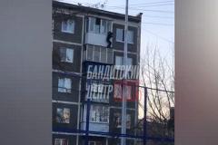 В Екатеринбурге парень выпал с балкона, пытаясь сбежать от родителей