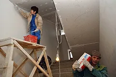 В Сысерти маляр убил коллегу стамеской, поспорив из-за слоев краски