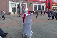 В Екатеринбурге кондуктор устроила истерику перуанцу, забывшему билет на матч