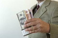 Граждане РФ рассказали, в какой валюте предпочитают хранить сбережения