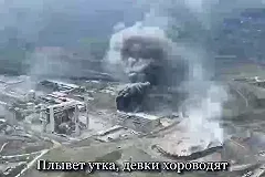 Театральный режиссер назвала «закладкой» раскручиваемую на ТВ песню про «Азов» *