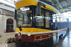 Трех пешеходов в Петербурге сбил трамвай в ретро-стиле от Уралтрансмаша (ВИДЕО)