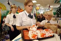 В сырах для «Макдоналдс» начали искать антибиотики