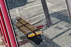 Сотрудники полиции выведали личность у устроившего дебош возле ЗакСО