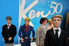 Художник из США создал куклу Кена с реалистичным телосложением