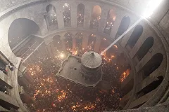 В храме Гроба Господня сошел Благодатный огонь