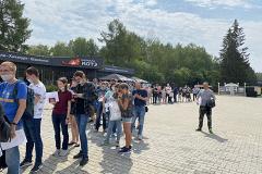 К открытию уже огромная очередь: в Екатеринбурге от коронавируса прививают в парке Маяковского