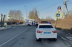 Водитель самосвала в Нижнем Тагиле задавил на пешеходном переходе женщину, не заметив ее (ВИДЕО)