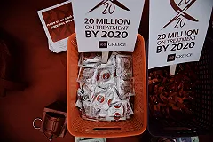 Австрийский мужской журнал выпустил номера с кровью ВИЧ-инфицированных людей