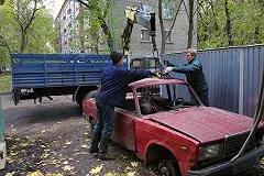 Житель Магнитогорска ездит на «Ладе» без дверей и капота (ФОТО)