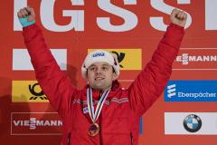 Россиянин Семён Павличенко взял золото на чемпионате Европы по санному спорту