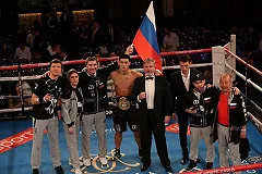 Боксер Дмитрий Бивол защитил титул чемпиона мира