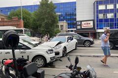 На 8 Марта-Радищева столкнулись 3 машины