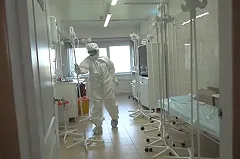 «Сестры рыдают». Врач ковидного госпиталя в Екатеринбурге рассказал о нагрузке на психику медиков