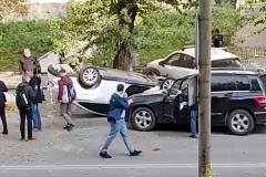 Столкнулись четыре автомобиля: на улице Белинского произошла массовая авария