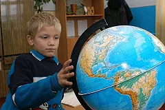 В Латвии изъяли из магазинов польские глобусы с Крымом в составе РФ