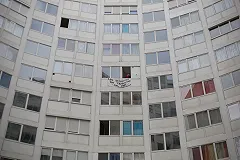 В Серове молодой повар поймал девочку, которая выпала из окна 4-го этажа