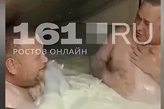В Ростовской области фермер с другом-чиновником искупались в чане с молоком