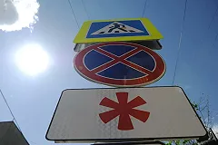 Рабочие готовят временный путь объезда перекрестка Ленина и Московской