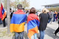 Митингующие в Ереване выдвинули властям ультиматум