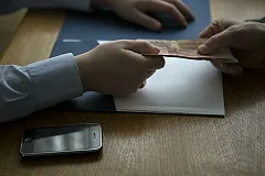 Сотрудник челябинского Минздрава задержан при получении взятки