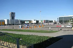 Утром в Кольцово принципиальный водитель устроил огромную пробку