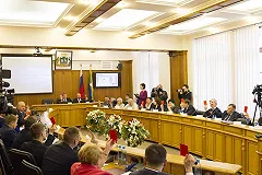 Екатеринбургские депутаты повысили зарплаты своим помощникам