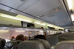 Во время одного рейса из Москвы помощь потребовалась двум пассажирам и бортпроводнику