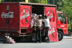 WSJ: Coca-Cola уволит до 2 тыс. сотрудников по всему миру