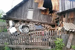 Пенсионерам, чей дом снесла Audi A5, возместили ущерб