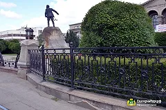 Высокинский нашел площадь перед УрФУ в плохом состоянии