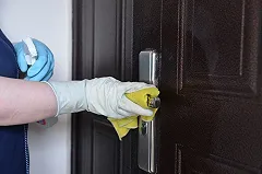 Екатеринбуржцам напомнили, как правильно убирать квартиру и не отравиться хлором