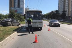 Пострадала 11-летняя девочка: на Уктусе автобус попал в ДТП