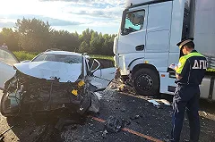 В лобовом ДТП с фурой на свердловской трассе погибла 8-летняя девочка