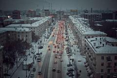 В Екатеринбурге водители «распахали» опушку леса на Амундсена, не желая стоять в пробке