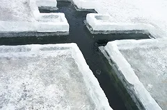 В трёх свердловских городах запретили Крещенские купания