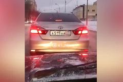 В Екатеринбурге заметили Toyota Camry с блатными и замазанными номерами