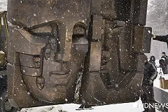 «Маски скорби» Неизвестного установлены в Екатеринбурге