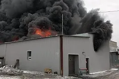 МЧС наращивает группировку на пожаре в Екатеринбурге
