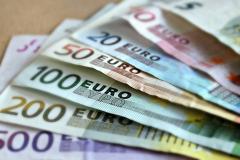 Курс евро превысил 90 рублей впервые с февраля 2016 года