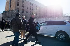 Ведущий «Абзаца!» Михаил Шахназаров высмеял публичный имидж Евгения Ройзмана*