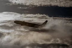 Над Екатеринбургом пролетел пассажирский самолет