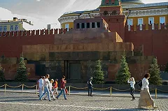 Большинство россиян выступило за захоронение тела Ленина