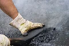 Пятилетняя девочка получила ожоги, упав на горячий асфальт в Березовском