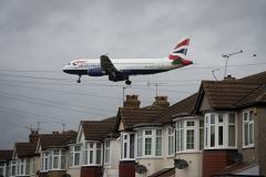 В британских аэропортах будут обеззараживать самолеты от вируса Зика