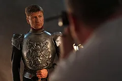 ФОТОВЫСТАВКА РЕН ТВ в ТРЦ «КАРНАВАЛ»: звезды вступили в борьбу за Железный трон