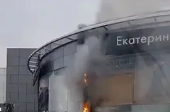 В Екатеринбурге загорелся автосалон Lexus