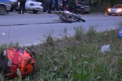 В Свердловской области машина сбила двух подростков на байке