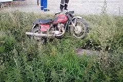 В Свердловской области прапорщик полиции разбился на мотоцикле